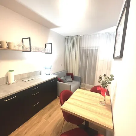 Premium Atal Square-free Parking Space In The Garage Apartmán